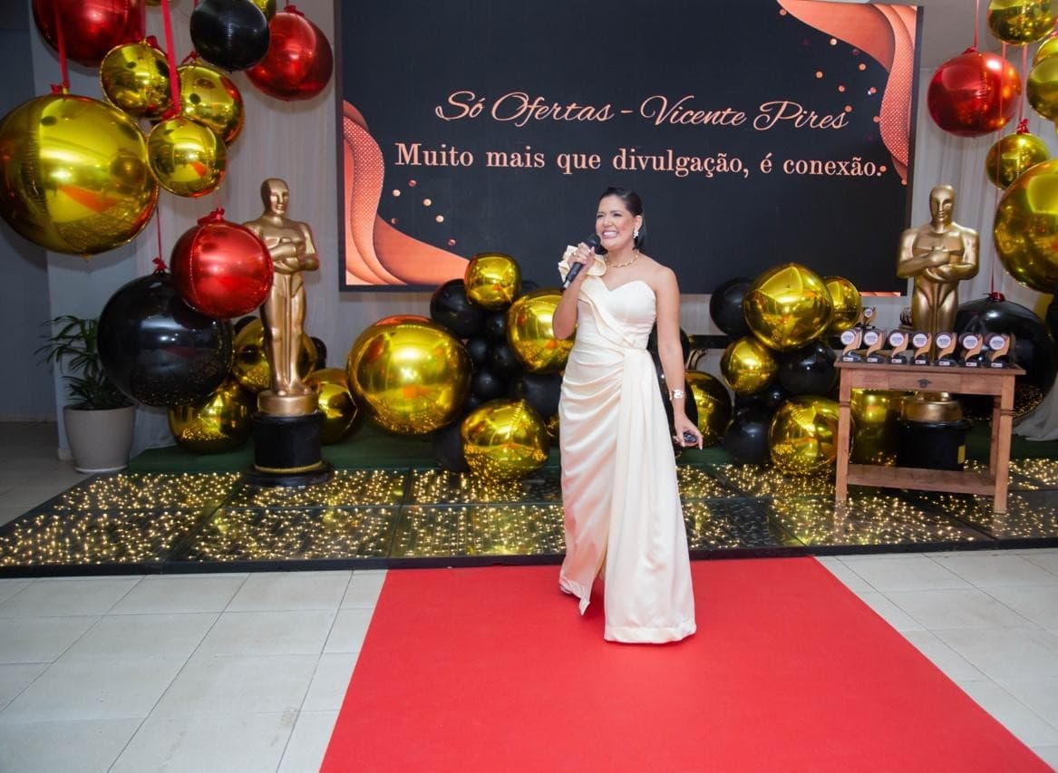 Aline Cyntia no evento Oscar 2025 — Só Ofertas Vicente Pires